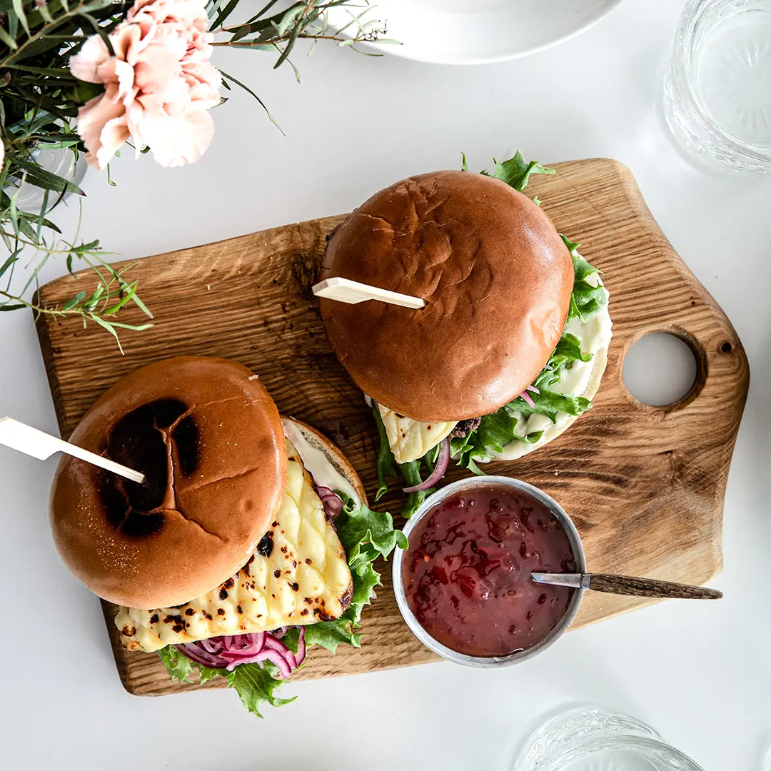 Juustoleipäburgerit | Resepti
